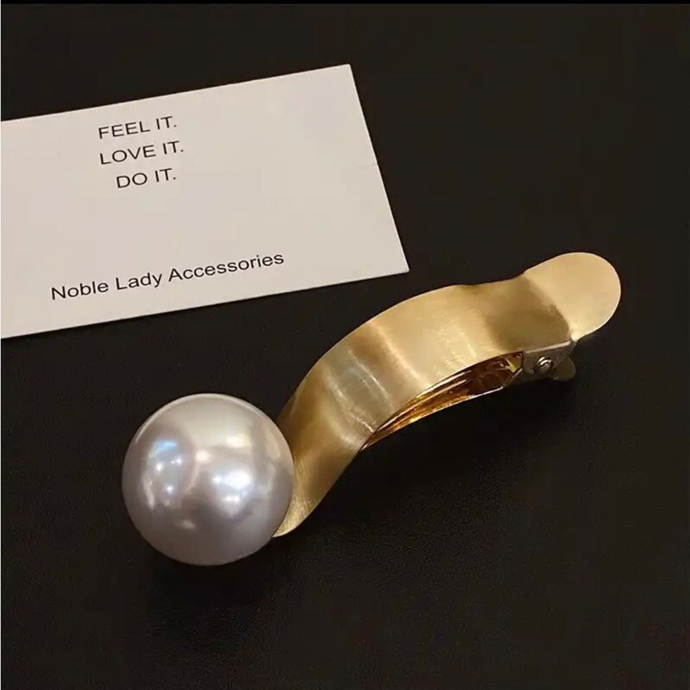 Pearl Hair Clip Hair Accessories silver and also I have gold - Picture 3 of 3